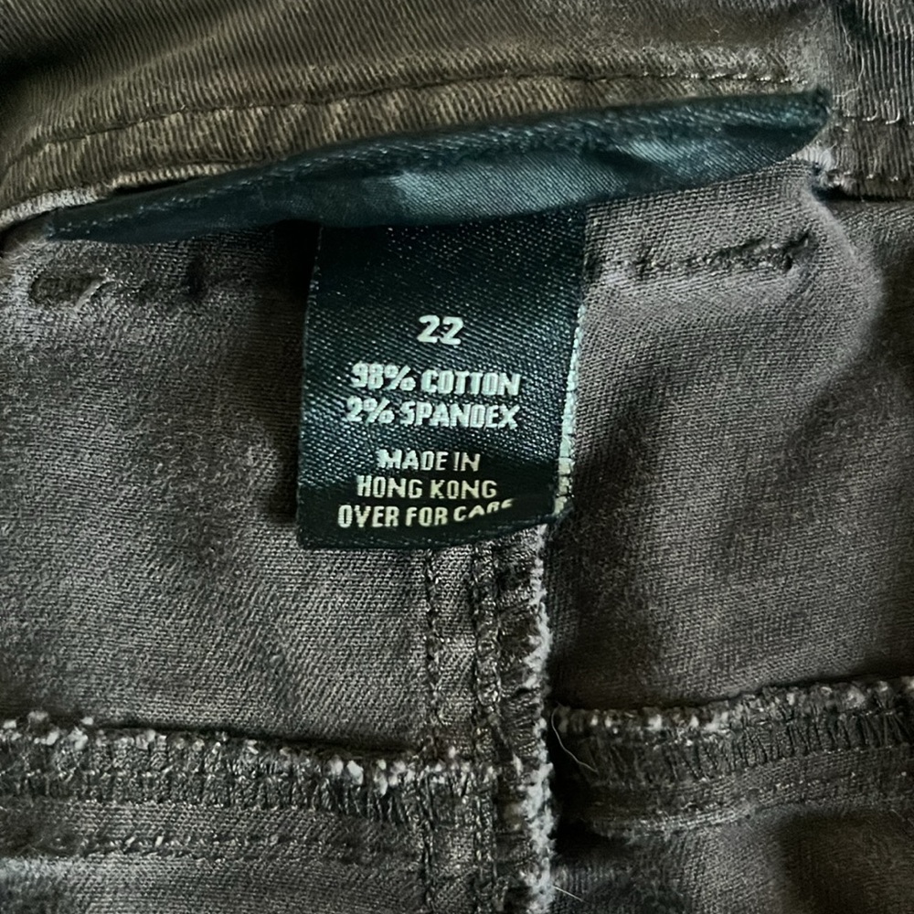 Plus Size 22 Brown Capris - Picture 5 of 6